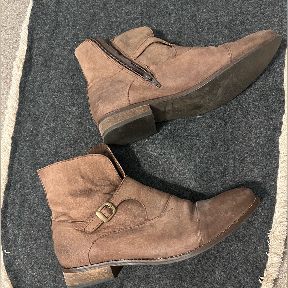 Rebels ankle boots size 10 with steam punk inspired look.